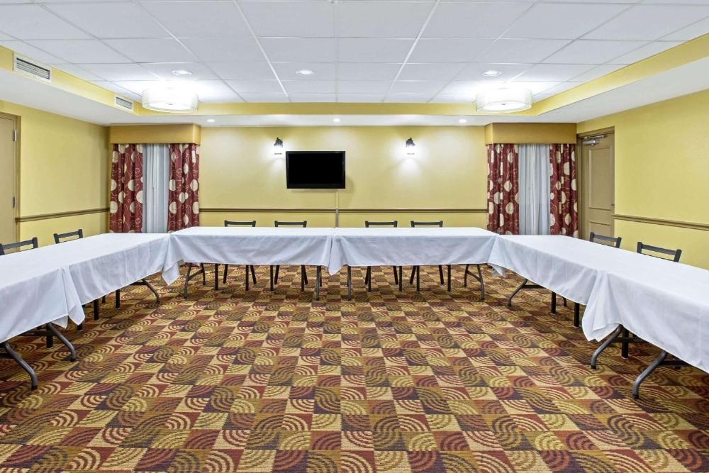 La Quinta Inn & Suites by Wyndham Salina